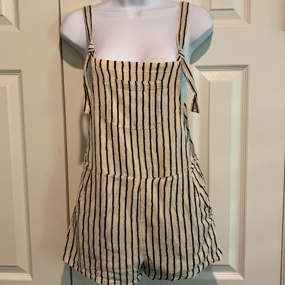 Billabong Black/Cream Striped Jumper.